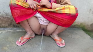 Desi Couple Wonderful Pissing And Standing Pose Fucking Pussy Video