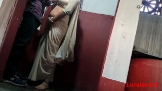 Indian Desi Horny Couple Fucks Pussy in Bathroom Sex Video